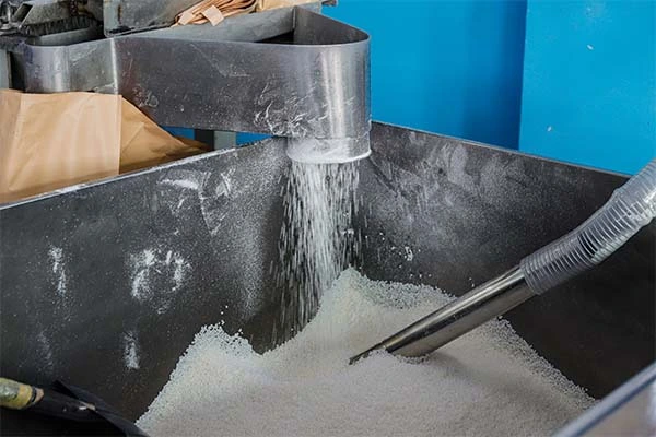 Vibrating screening machine